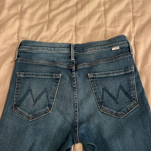 COPY - MOTHER The Dazzler Ankle Straight-Leg Jeans in Sweet and Sassy (27) - Picture 10 of 11